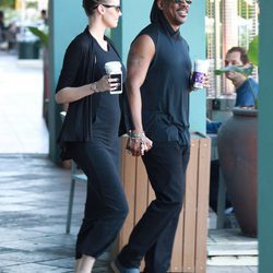 Paige Butcher presume de embarazo acompañada por su novio Eddie Murphy