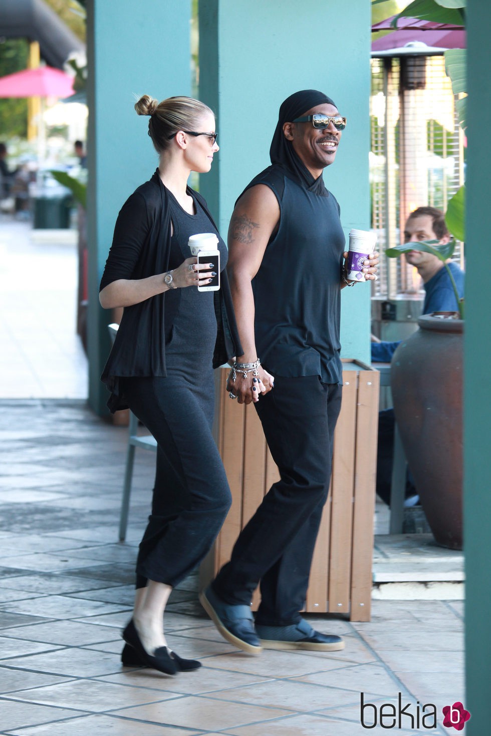 Paige Butcher presume de embarazo acompañada por su novio Eddie Murphy