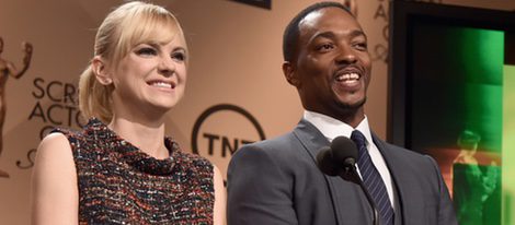 Anna Faris y Anthony Mackie dando la lista de nominados e los Premios del Sindicato de Actores 2016