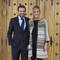 Luján Argüelles y Carlos Sánchez Arenas en el bautizo del hijo de Juan Peña y Sonia González