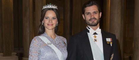 Príncipe Carlos Felipe de Suecia y Sofía Hellqvist en la cena de gala a los premiados del Nobel 2015