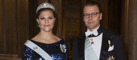 Princesa Victoria de Suecia y el Príncipe Daniel de Suecia en la gala a los premiados del Nobel 2015