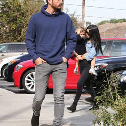 Kourtney Kardashian con Scott Disick y su hija Penelope disfrutando de una comida familiar