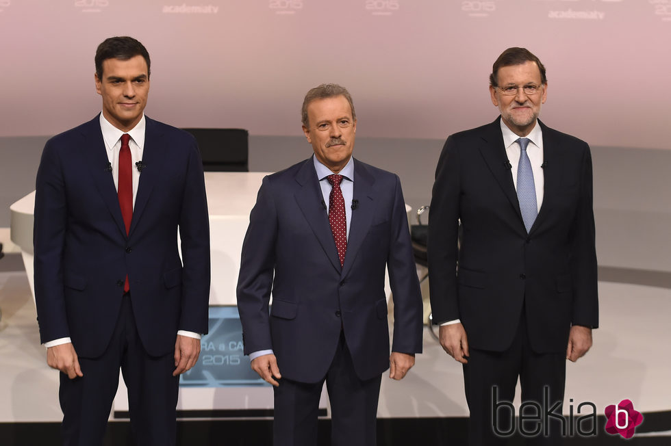 Pedro Sánchez y Mariano Rajoy con Manuel Campo Vidal antes de su cara a cara