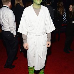 Joseph Gordon-Levitt vestido de Yoda en la premiere de 'Star Wars: El Despertar de la Fuerza' en Los Ángeles