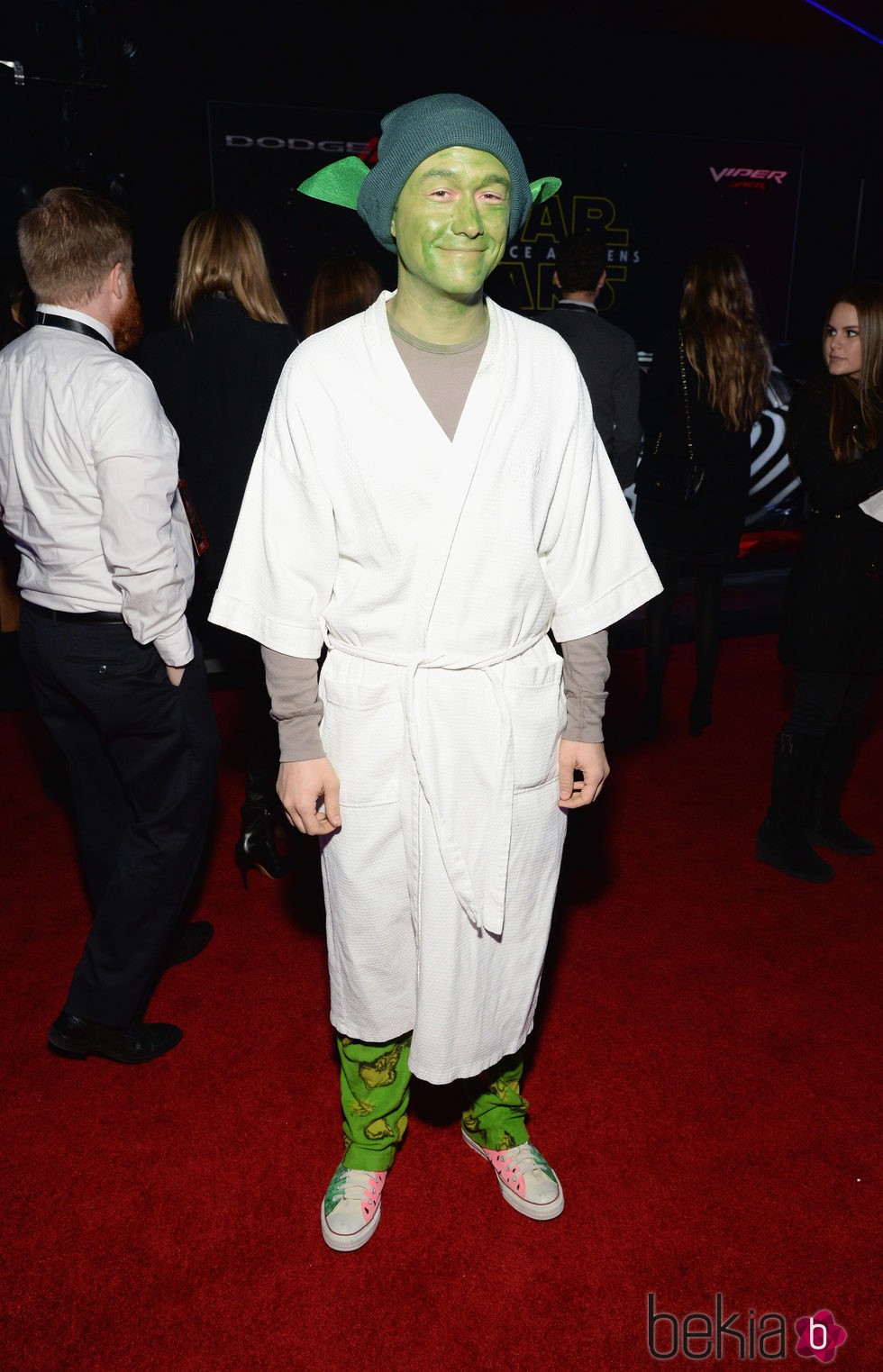 Joseph Gordon-Levitt vestido de Yoda en la premiere de 'Star Wars: El Despertar de la Fuerza' en Los Ángeles