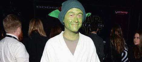 Joseph Gordon-Levitt vestido de Yoda en la premiere de 'Star Wars: El Despertar de la Fuerza' en Los Ángeles