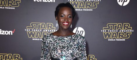 Lupita Nyong'o en la premiere de 'Star Wars: El Despertar de la Fuerza' en Los Ángeles