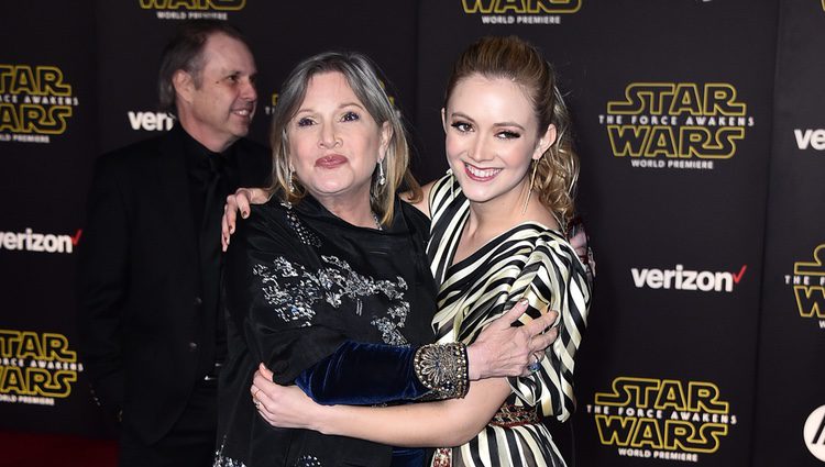 Carrie Fisher y su hija Billie Lourd en la premiere de 'Star Wars: El Despertar de la Fuerza' en Los Ángeles