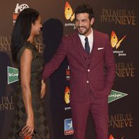 Berta Vázquez y Mario Casas muy cariñosos en el estreno de 'Palmeras en la Nieve'