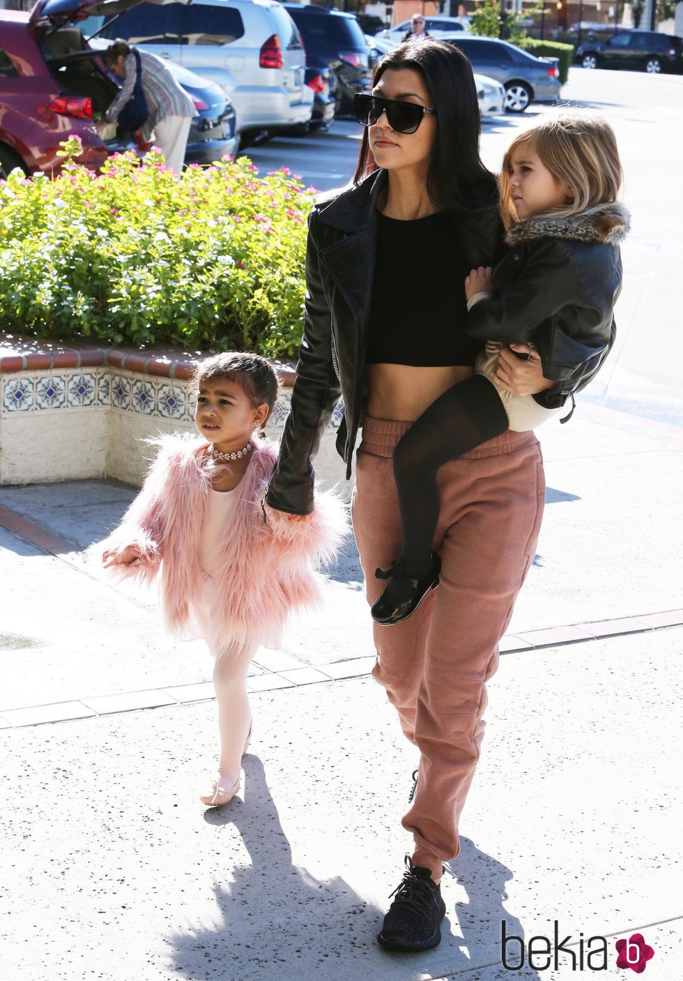 Kourtney Kardashian con Penélope Disick y North West