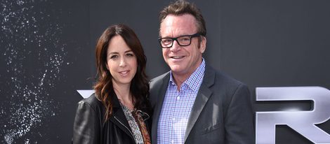 Tom Arnold y su esposa, Ashley Groussman