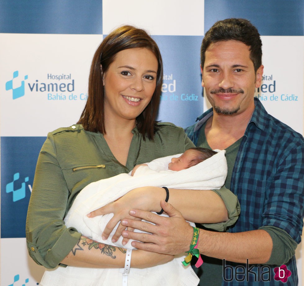 David de María y Lola Escobedo presentan a su hijo Leonardo