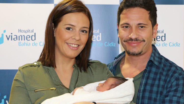 David de María y Lola Escobedo presentan a su hijo Leonardo