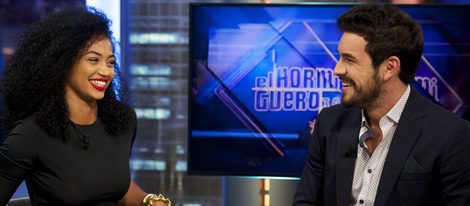 Mario Casas y Berta Vázquez en su visita a 'El Hormiguero'