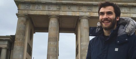 Ricardo Gómez en la Puerta de Brandeburgo de Berlín