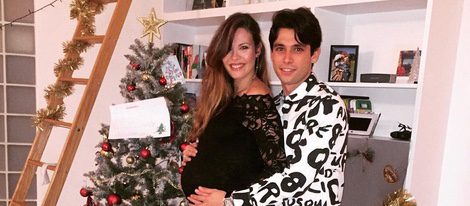 Jessica Bueno luce embarazo para felicitar la Navidad 2015 junto a Jota Peleteiro