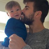 Gerard Piqué muy cariñoso con su hijo Sasha