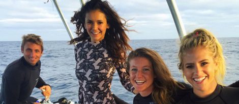 Nina Dobrev y sus amigos de vacaciones en Hawaii