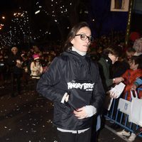 Laura Ponte repartiendo caramelos en la Cabalgata de Reyes de Madrid 2016