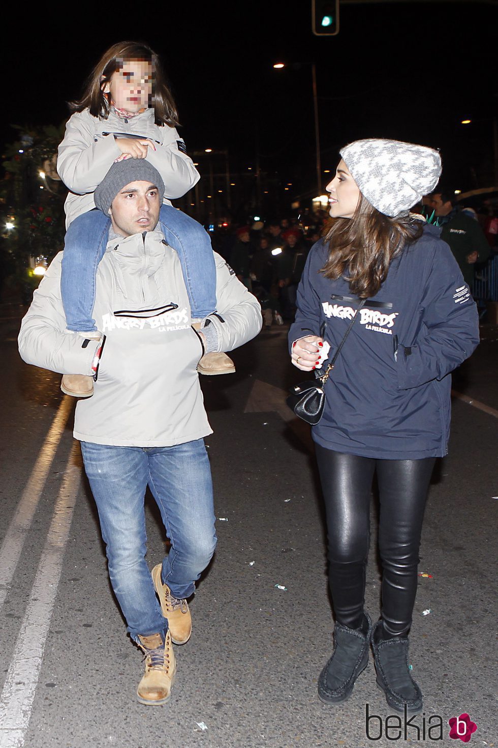 David Bustamante y Paula Echevarría con su hija Daniella en la Cabalgata de Reyes de Madrid 2016