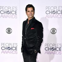 John Stamos en los People's Choice Awards 2016