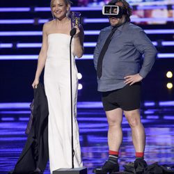 Kate Hudson junto a Jack Black en los People's Choice Awards 2016