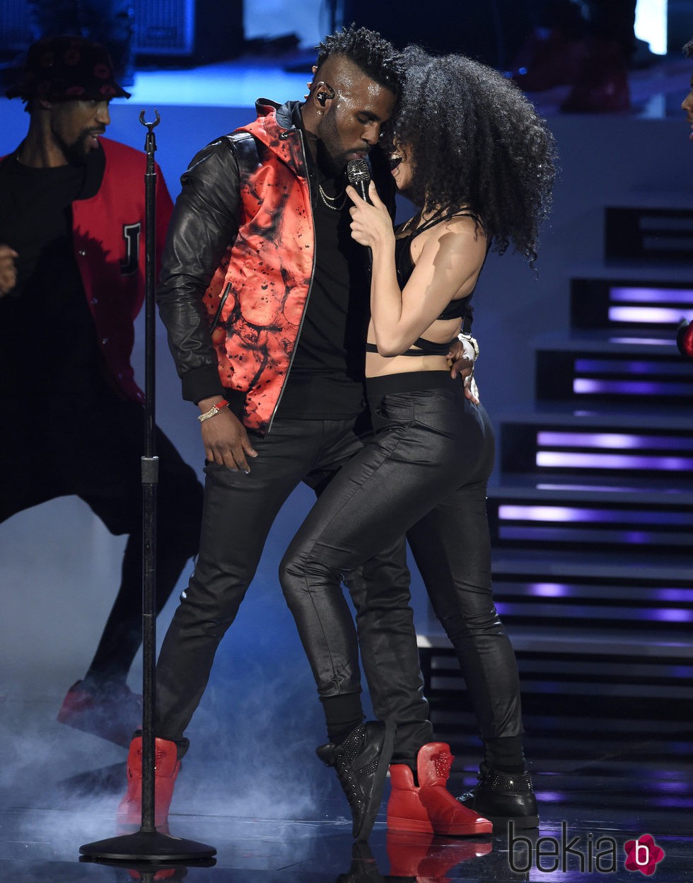 Jason Derulo en su actuación en los People's Choice Awards 2016