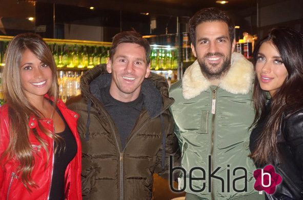 Antonella Roccuzzo y Leo Messi con Cesc Fábregas y Daniella Semaan en Barcelona