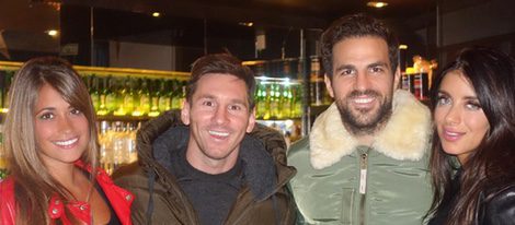 Antonella Roccuzzo y Leo Messi con Cesc Fábregas y Daniella Semaan en Barcelona