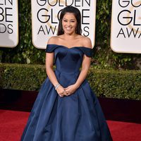 Gina Rodríguez en la alfombra roja de los Globos de Oro 2016