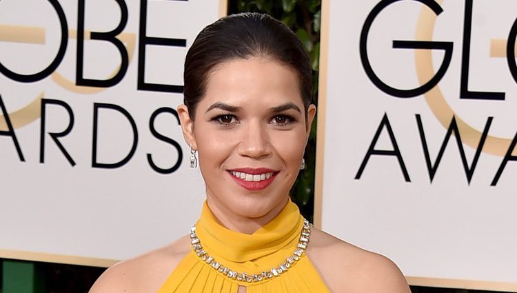 America Ferrera en la alfombra roja de los Globos de Oro 2016