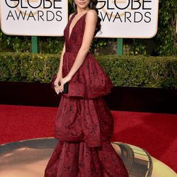 Zendaya en la alfombra roja de los Globos de Oro 2016