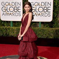 Zendaya en la alfombra roja de los Globos de Oro 2016