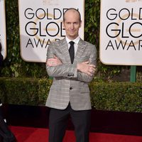 Denis O'Hare en la alfombra roja de los Globos de Oro 2016