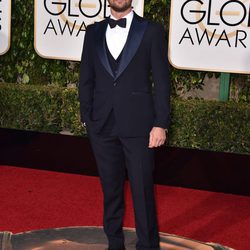 Gerard Butler en la alfombra roja de los Globos de Oro 2016