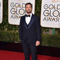 Gerard Butler en la alfombra roja de los Globos de Oro 2016