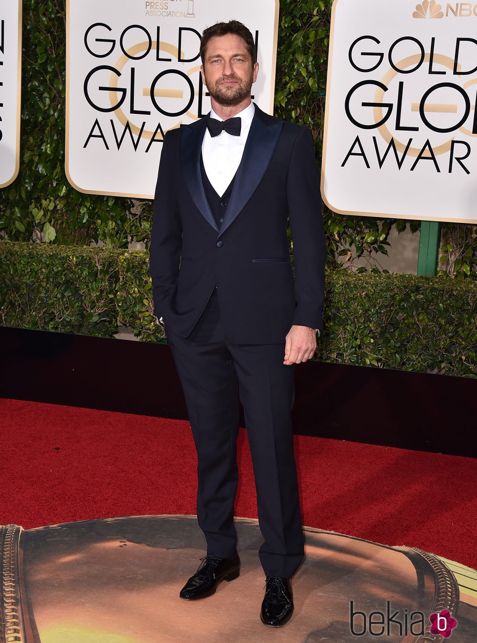 Gerard Butler en la alfombra roja de los Globos de Oro 2016