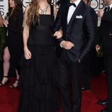 Eddie Redmayne y Hannah Bagshawe en la alfombra roja de los Globos de Oro 2016