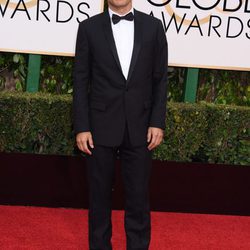 Gael García Bernal en la alfombra roja de los Globos de Oro 2016