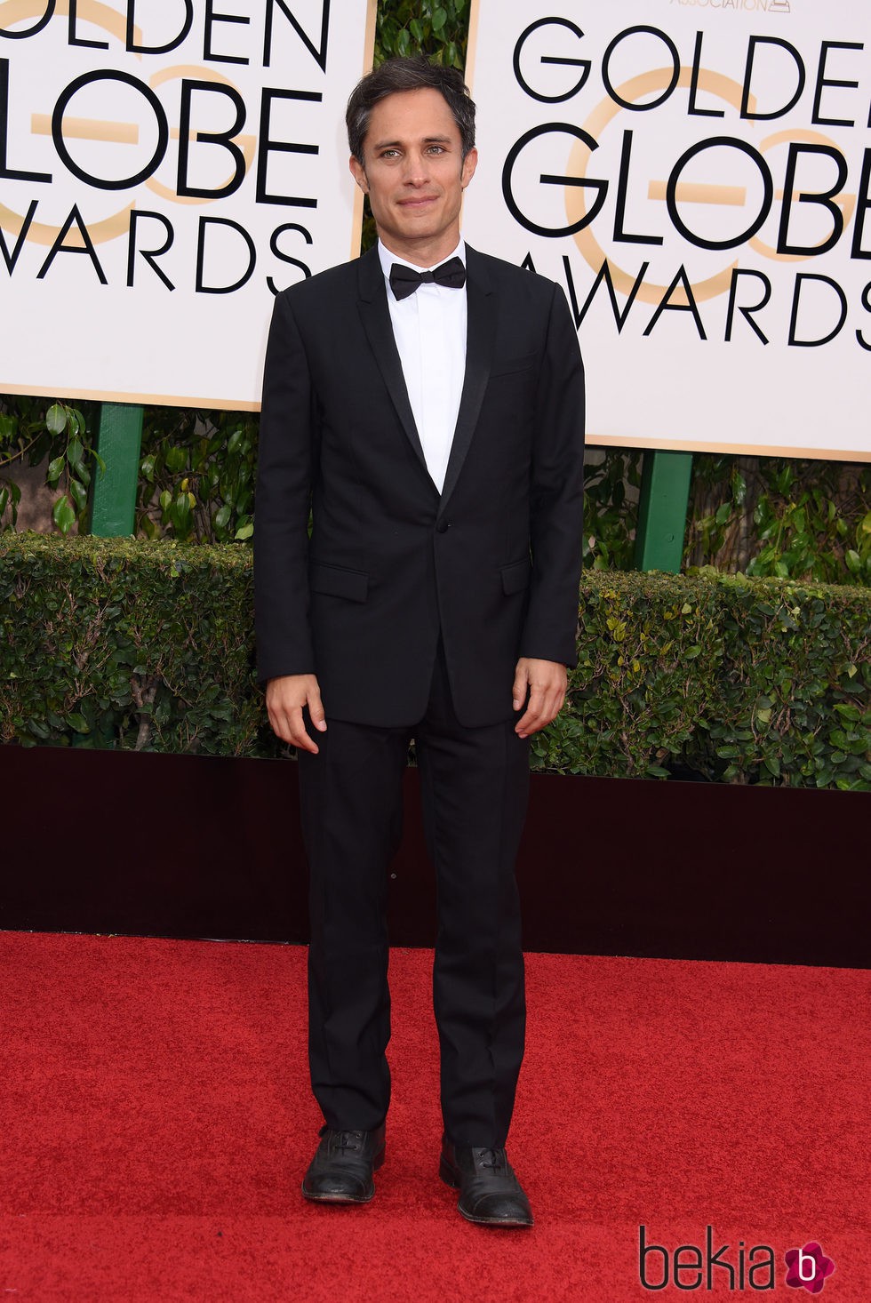 Gael García Bernal en la alfombra roja de los Globos de Oro 2016