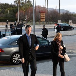 La Infanta Cristina e Iñaki Urdangarín al salir del coche para entrar en el juicio por el Caso Nóos