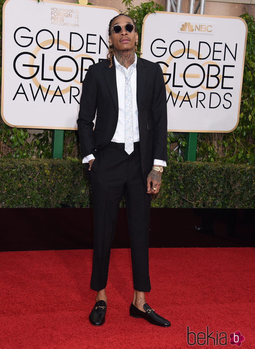 Wiz Khalifa en la alfombra roja de los Globos de Oro 2016