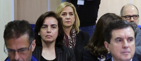 La Infanta Cristina y Ana María Tejeiro en el interior del juicio por el Caso Nóos