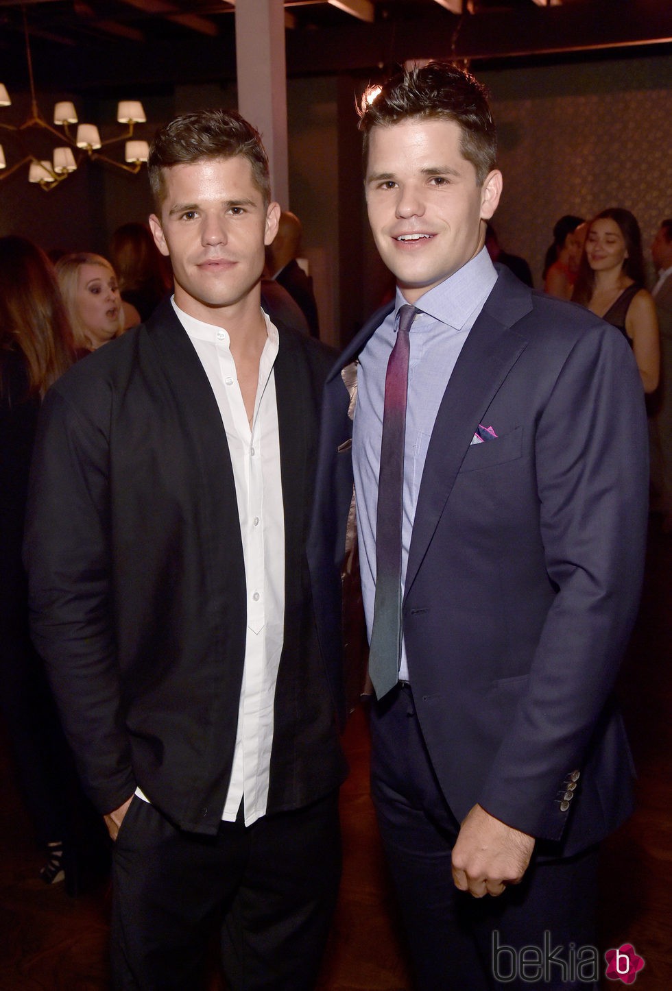 Charlie Carver y su hermano gemelo, Max Carver