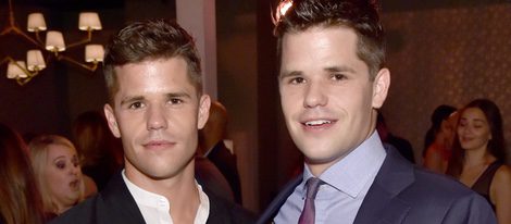 Charlie Carver y su hermano gemelo, Max Carver