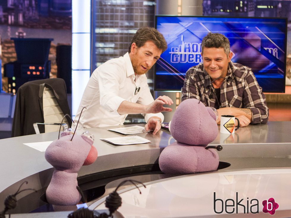 Alejandro Sanz con Pablo Motos en 'El Hormiguero'