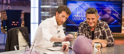 Alejandro Sanz con Pablo Motos en 'El Hormiguero'