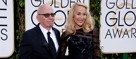 Rupert Murdoch y Jerry Hall en los Globos de Oro 2016