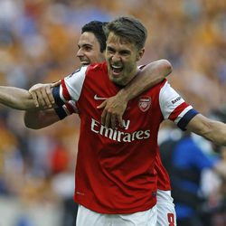 Aaron Ramsey junto a Mikel Arteta